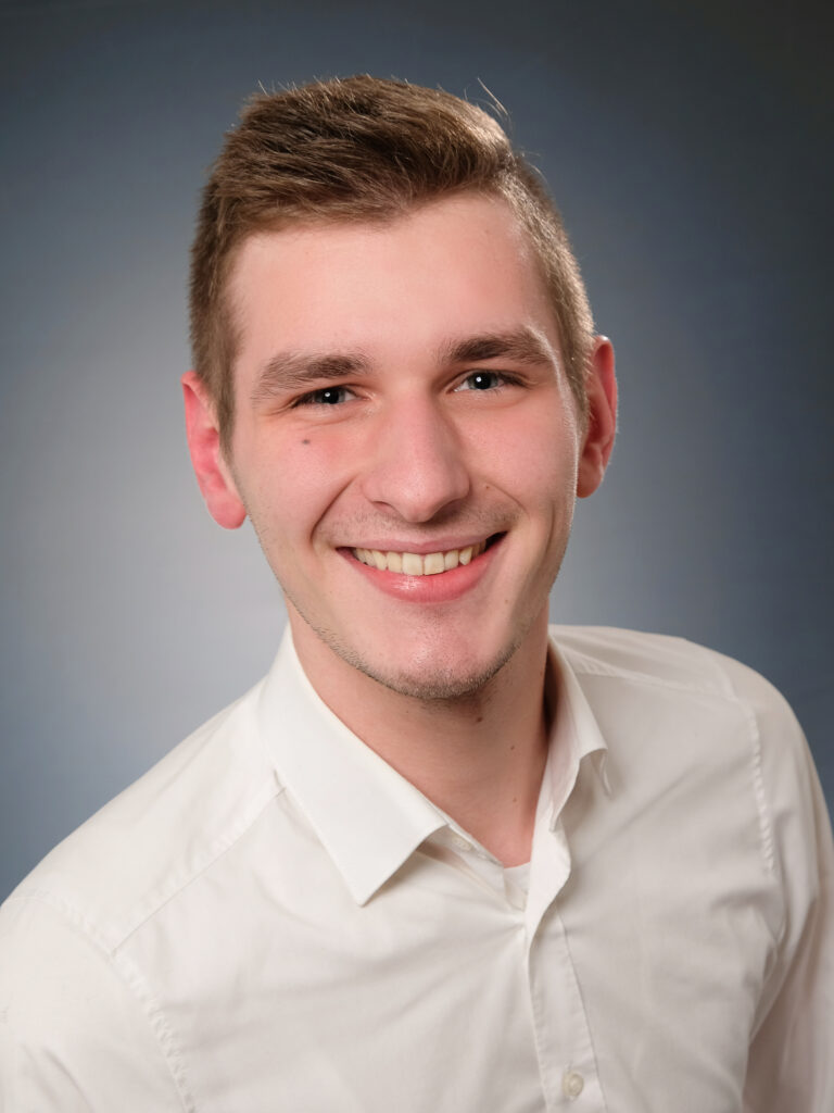 Christoph Thaler schließt erfolgreich seine Ausbildung ab