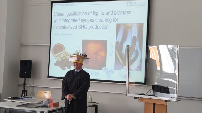 Peter Treiber legt die Promotionsprüfung ab